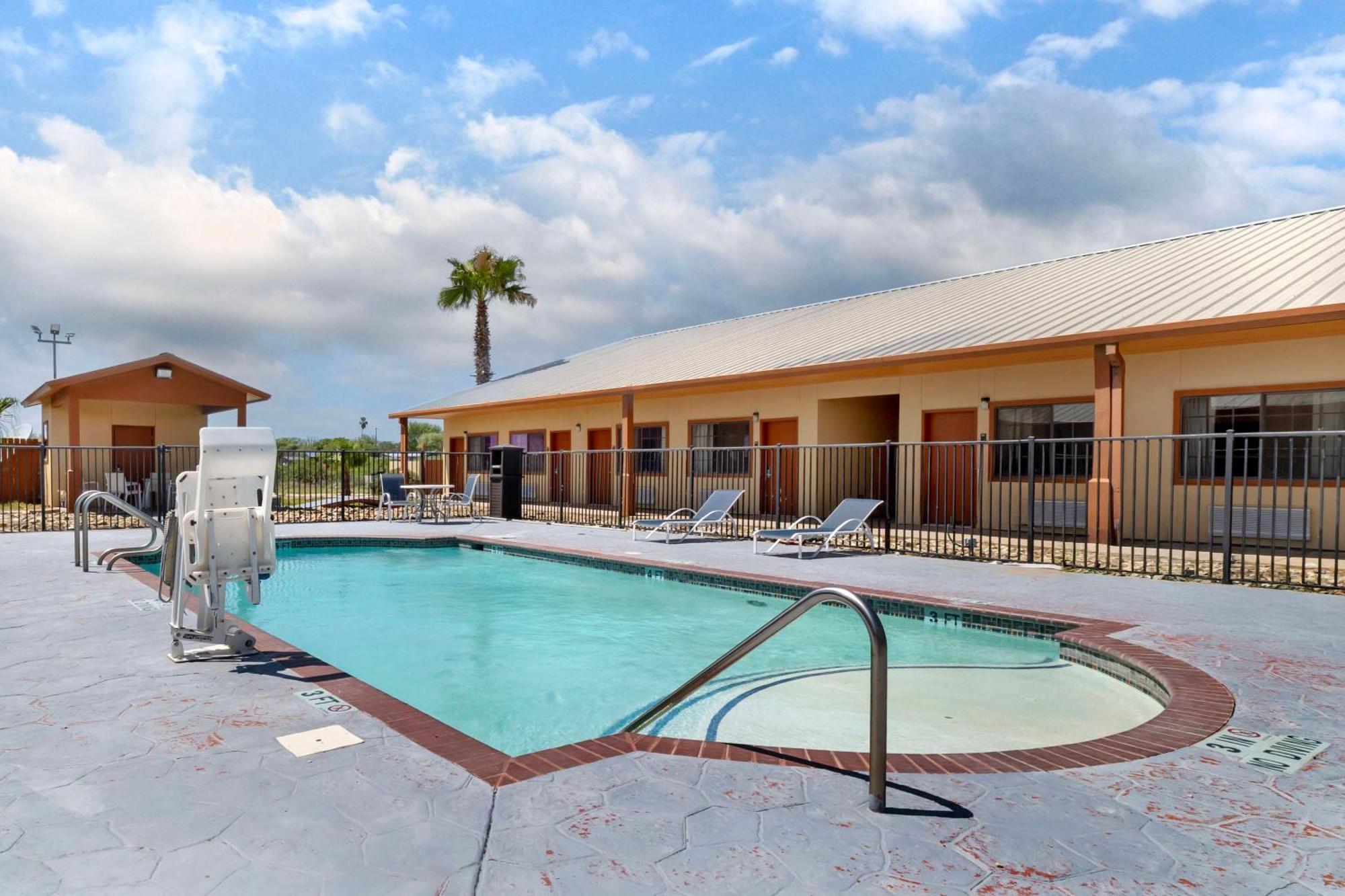Best Western Hebbronville Inn Ngoại thất bức ảnh